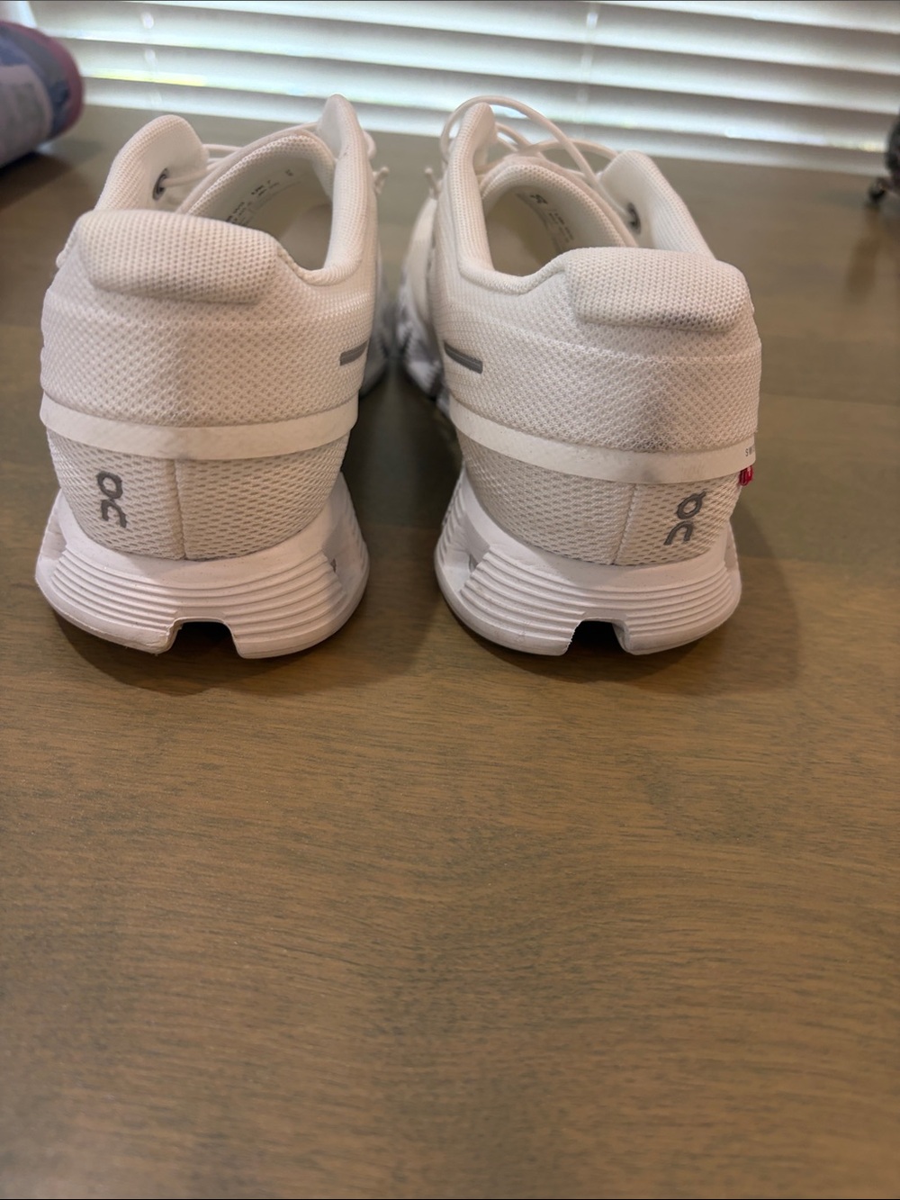 On  cloud Running womens Performance Running Shoes - White - Picture 4 of 6